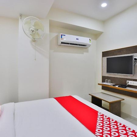 Oyo 25009 Hotel Crystal Ahmedabad Luaran gambar