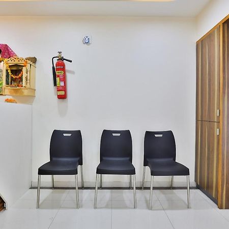Oyo 25009 Hotel Crystal Ahmedabad Luaran gambar