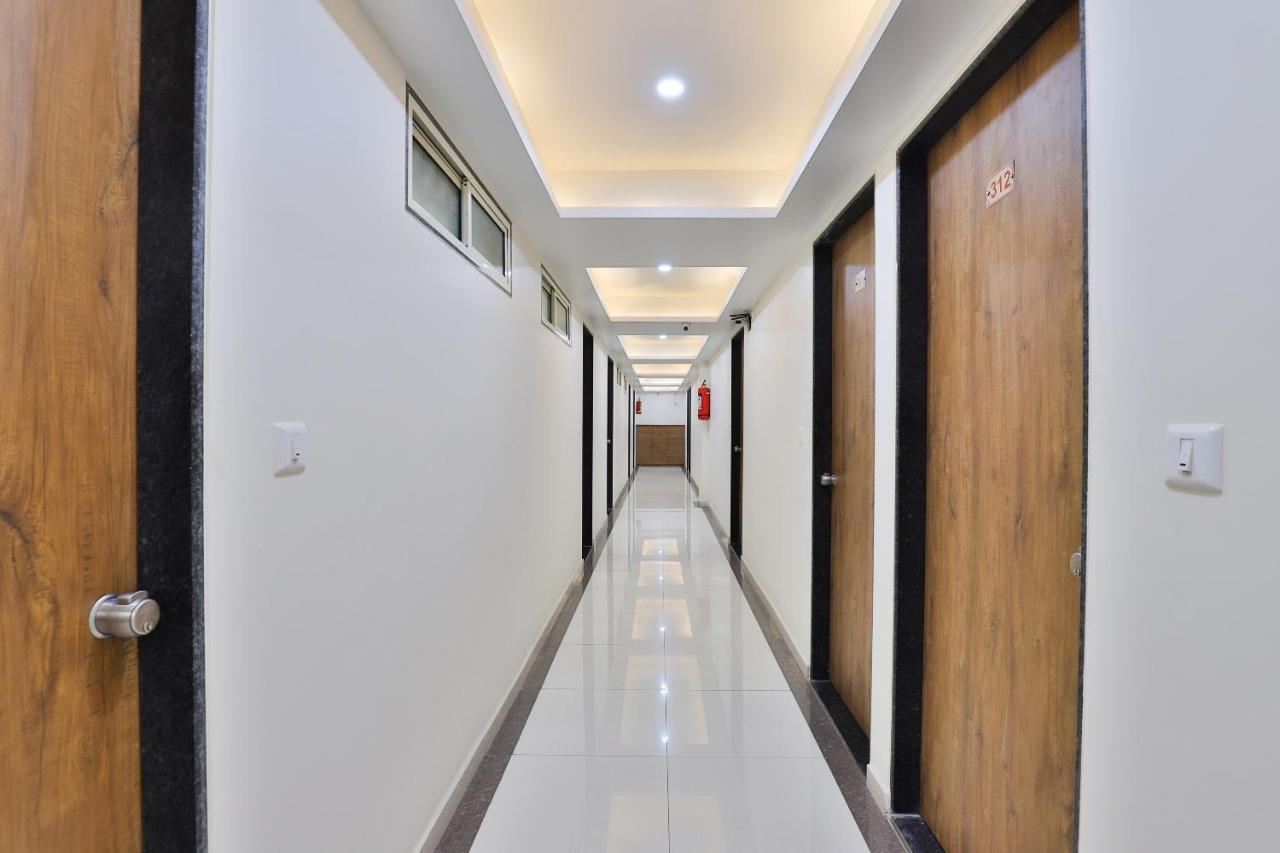 Oyo 25009 Hotel Crystal Ahmedabad Luaran gambar