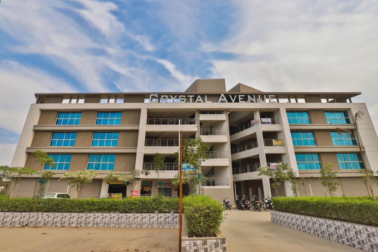 Oyo 25009 Hotel Crystal Ahmedabad Luaran gambar