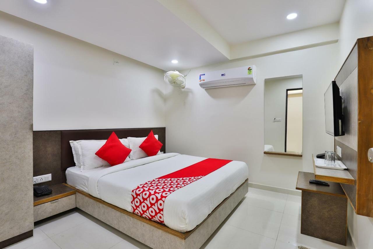 Oyo 25009 Hotel Crystal Ahmedabad Luaran gambar