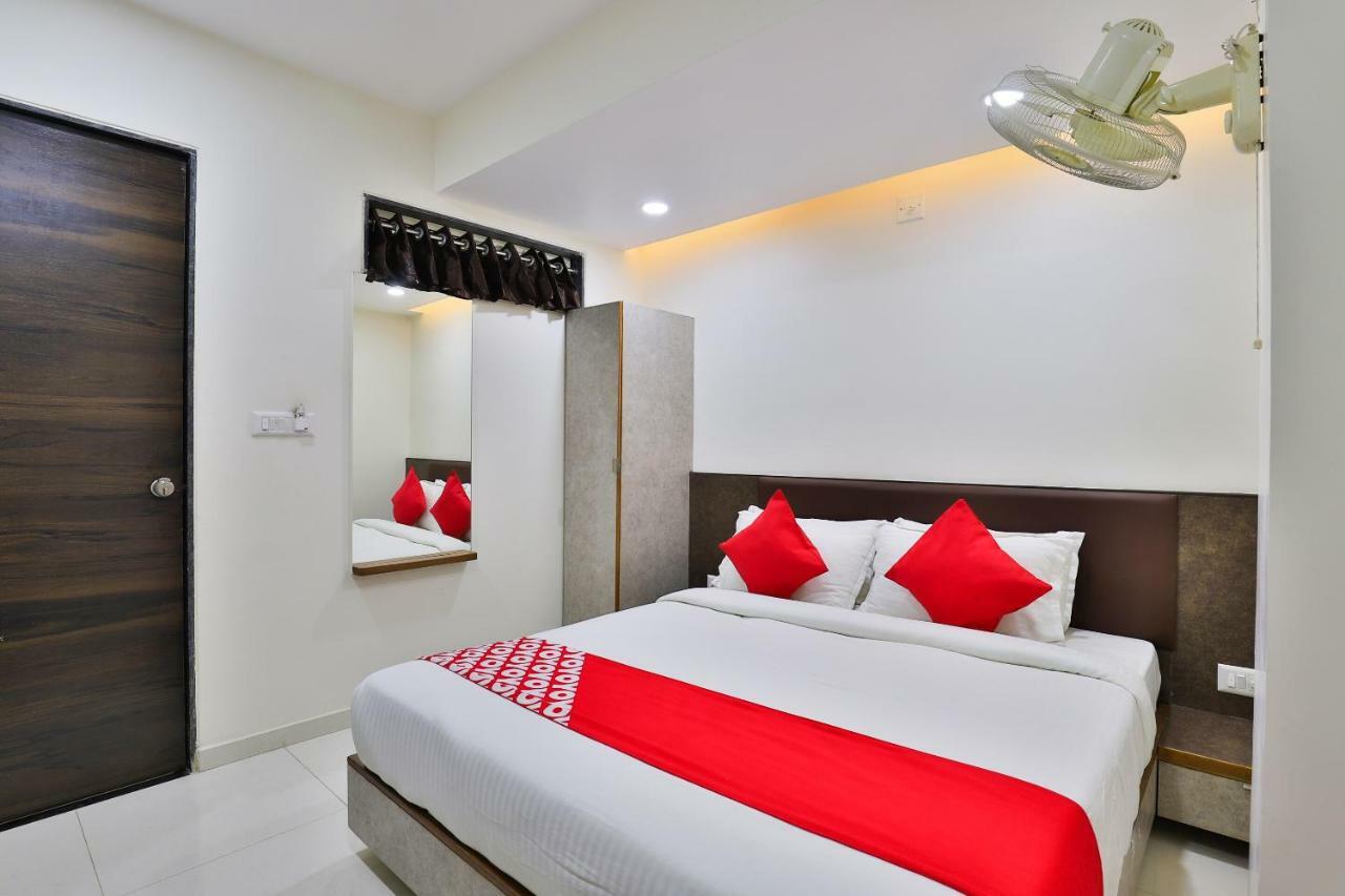 Oyo 25009 Hotel Crystal Ahmedabad Luaran gambar
