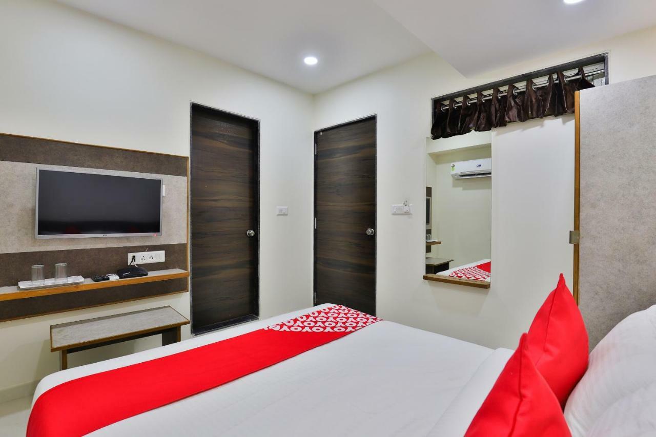 Oyo 25009 Hotel Crystal Ahmedabad Luaran gambar